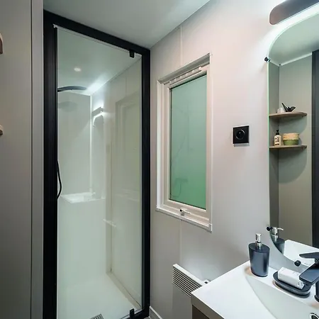 مكان تخييم Mobil A Louer - 6 Pers. - Api-1-52-2107 Puy-lʼÉvêque