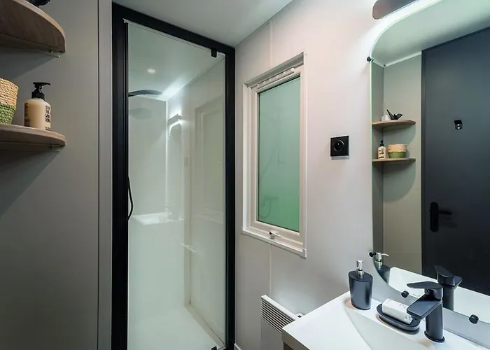 مكان تخييم Mobil A Louer - 6 Pers. - Api-1-52-2107 Puy-lʼÉvêque