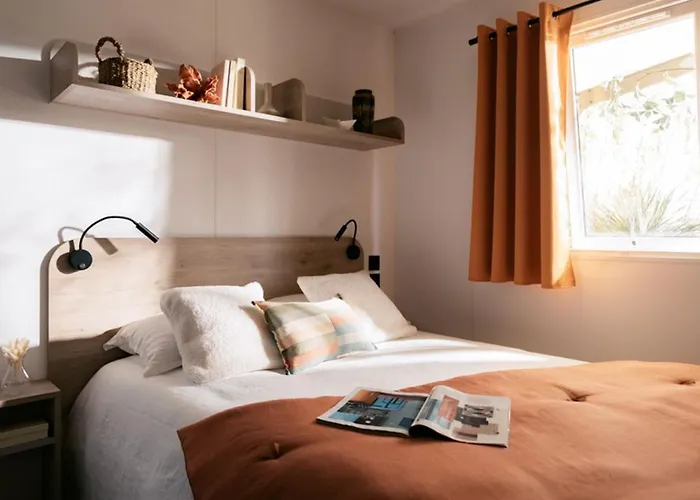 مكان تخييم Mobil A Louer - 6 Pers. - Api-1-52-2107 Puy-lʼÉvêque